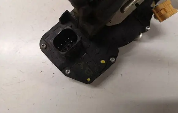 Chevrolet Captiva Rear door lock