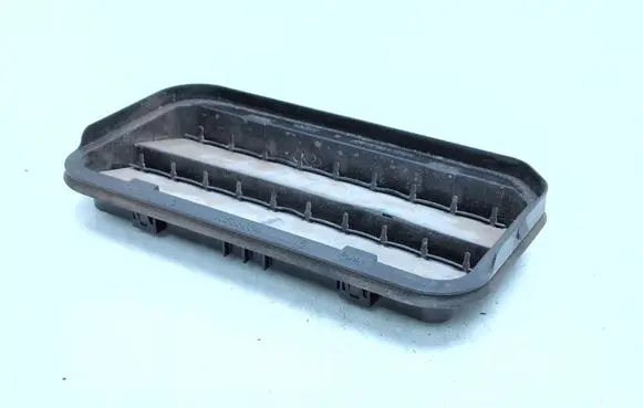 Opel Insignia B Quarter panel pressure vent 13588034