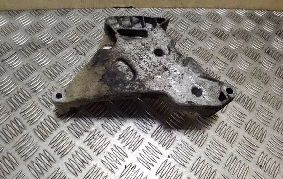 Skoda Octavia Mk2 (1Z) Engine mounting bracket 03G199207F
