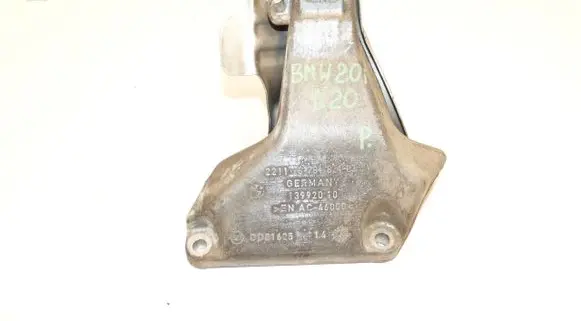 Engine mounting bracket