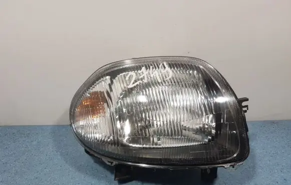 Toyota Yaris Headlight/headlamp