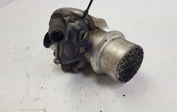 Volkswagen PASSAT B8 Throttle body valve 04L131501C