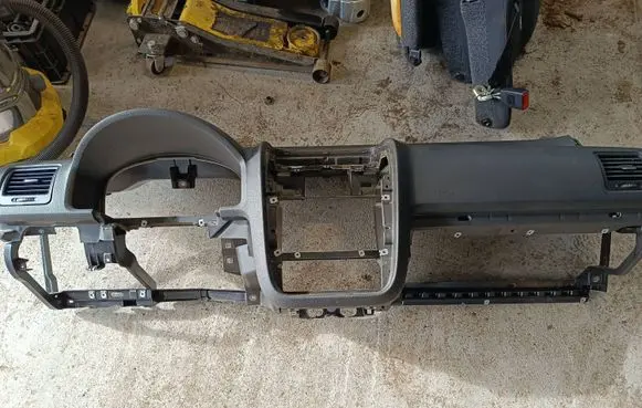 Volkswagen Golf V Dashboard