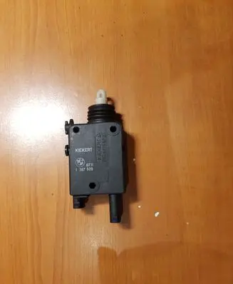 BMW 3 E36 Central locking motor 67111387609