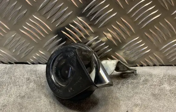 BMW 3 E92 E93 Horn signal 3881157