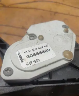 Volvo V70 Accelerator throttle pedal 30666660 6PV00853700