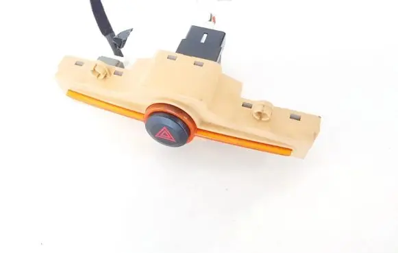 KIA Carens II Hazard light switch 937901D000 93790-1D000