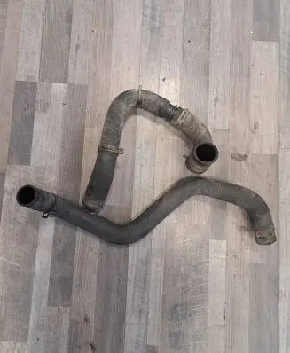 Coolant pipe/hose