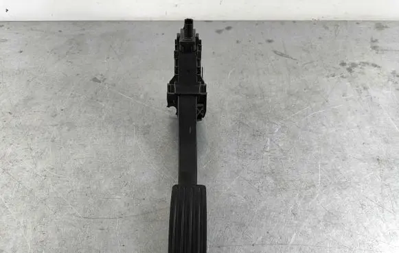 Volvo XC40 Accelerator throttle pedal 32212363