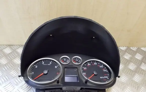 Audi A2 Speedometer (instrument cluster) 81117994