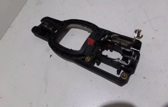 Audi A2 Front door exterior handle/bracket 8Z0837885A 8K0837885