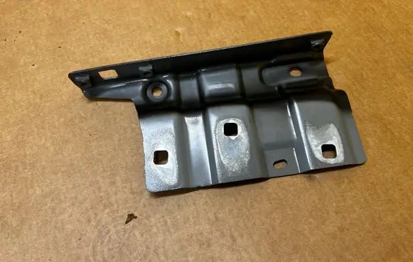 Dacia Sandero III Fender mounting bracket 631421960R