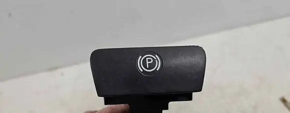 Volvo XC90 Hand brake release handle 8683963