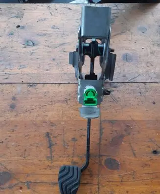 Dacia Sandero Brake pedal 465016808R