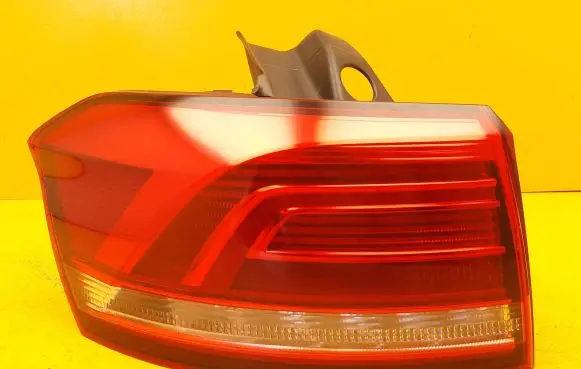 Volkswagen PASSAT B8 Rear/tail lights