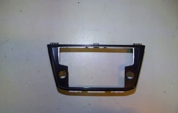 Volkswagen Tiguan Radio/GPS head unit trim 5NA858071C