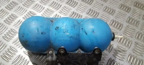 Vacuum air tank