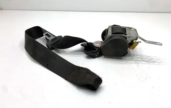 Volkswagen Polo IV 9N3 Front seatbelt 6097447