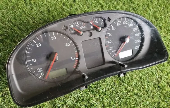 Volkswagen Golf IV Speedometer (instrument cluster) 88311