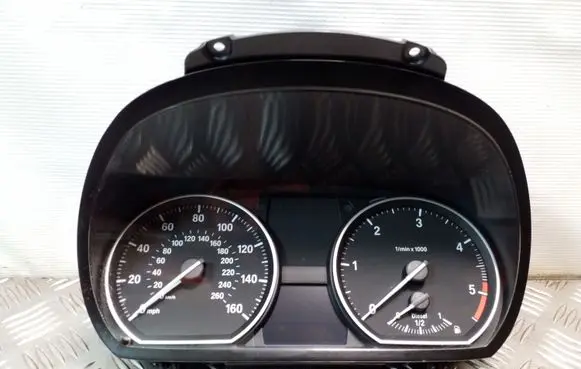BMW 1 E81 E87 Speedometer (instrument cluster) 1041568 9187333