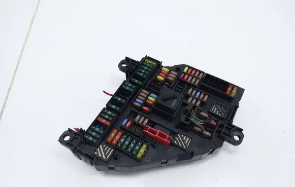 BMW 5 F10 F11 Fuse module 9210857 117033452