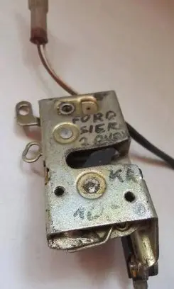 Ford Sierra Front door lock 83BG14017BC