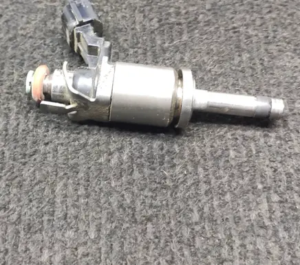 Renault Clio IV Fuel injector H8201438013