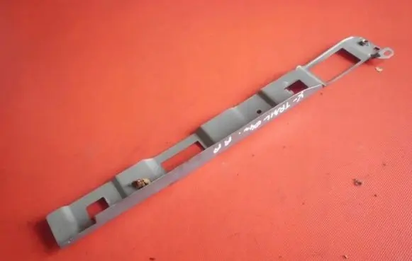 Nissan X-Trail T30 Fender mounting bracket