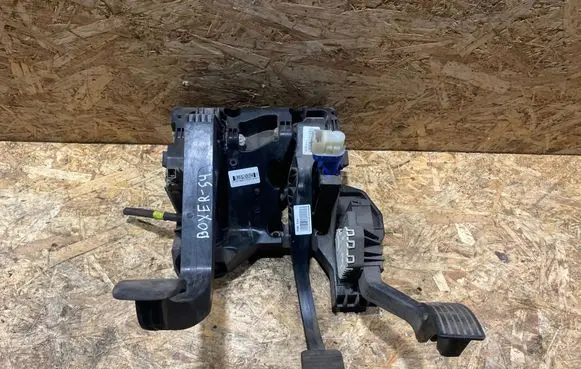 Citroen Jumper Pedal assembly 25863700