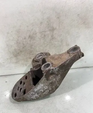 Audi A4 S4 B7 8E 8H Engine mounting bracket 8e0199351
