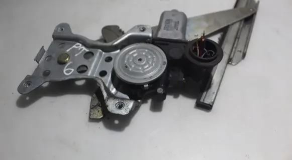 Toyota Corolla Verso E121 Rear window lifting mechanism without motor 8572020400