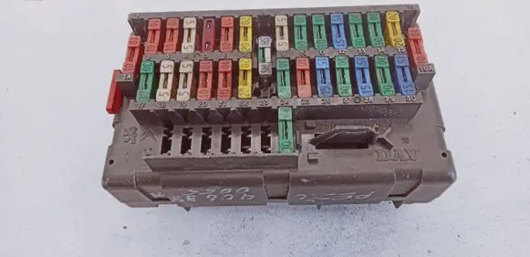 Peugeot 406 Fuse module 9459288180 A18593122516