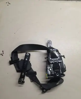 Mercedes-Benz E W212 Front seatbelt A2128600886 A2128600885