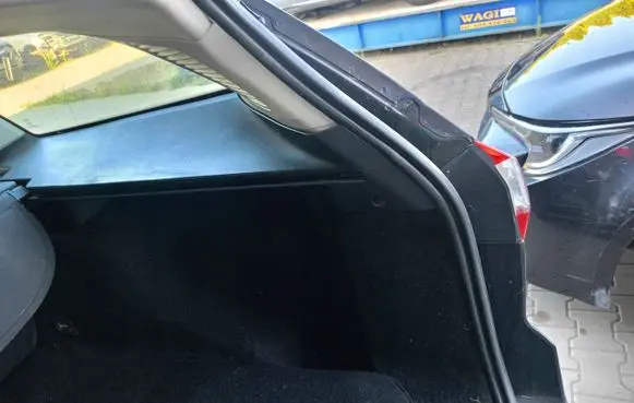 Ford Mondeo Mk III Tailgate/boot cover trim set 
