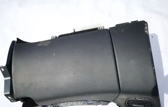 Mercedes-Benz CLS C219 Glove box e048831022
