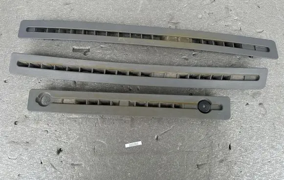 Nissan King Cab, Navara Dash center air vent grill 68743VJ200 68745VJ260 68742VJ200
