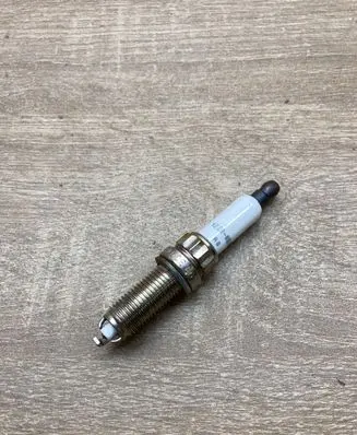 Peugeot 308 Spark plug 12ZR8STP