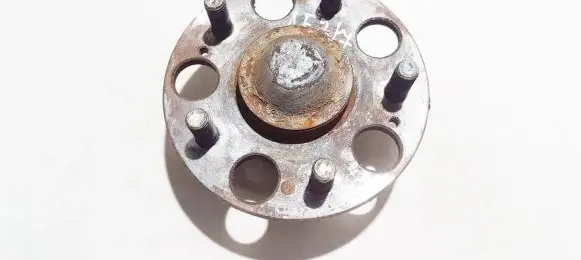 Honda FR-V Rear wheel hub