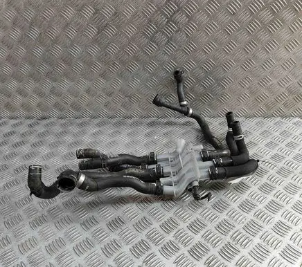 Porsche Taycan 9J1 Engine coolant pipe/hose 9J1121444 9J1121550