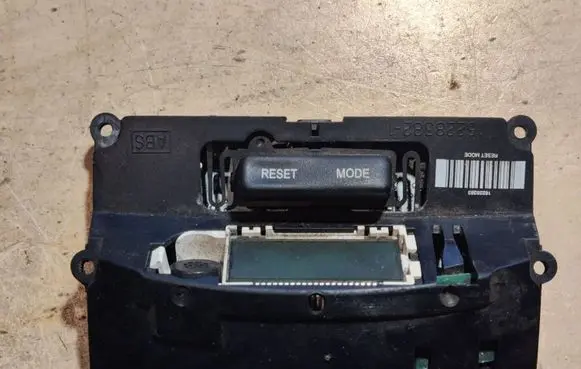 Mercedes-Benz ML W163 Clock A1635401211