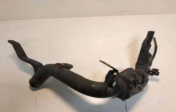 Engine coolant pipe/hose