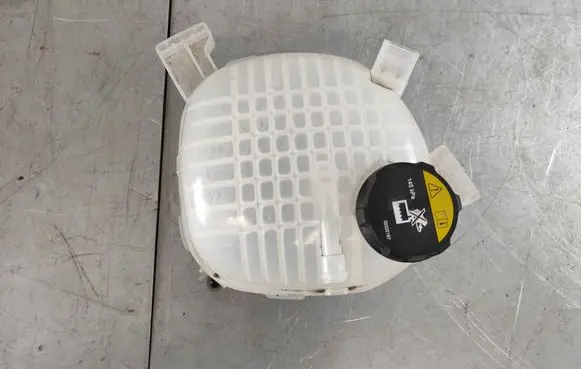Coolant expansion tank/reservoir