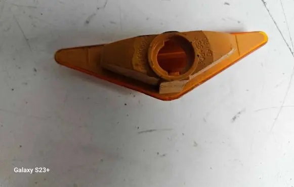 Front fender indicator light