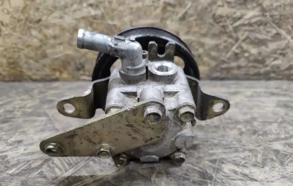 Nissan X-Trail T30 Power steering pump 8H305