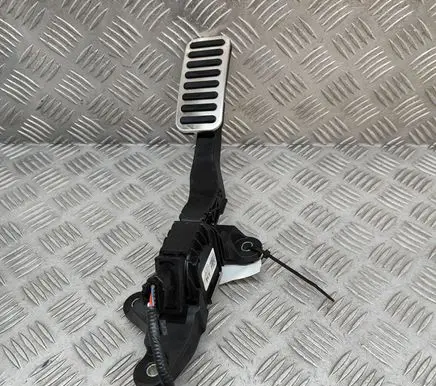 Hyundai Kona I Accelerator throttle pedal 32700M6900 32700H8110