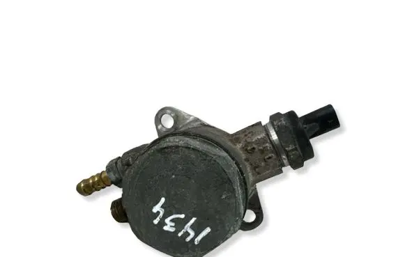 Volkswagen PASSAT B7 Fuel injection high pressure pump 03C127026G