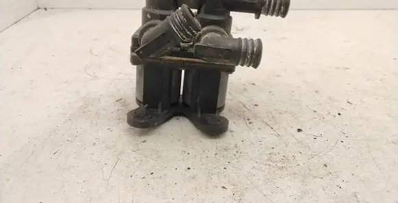 BMW 5 E34 Coolant heater control valve 1147412042