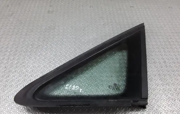 Volkswagen Caddy Front triangle window/glass 