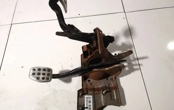 Peugeot 207 Clutch pedal 