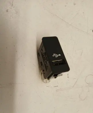 BMW 2 F46 USB socket connector 6820397 84106820397